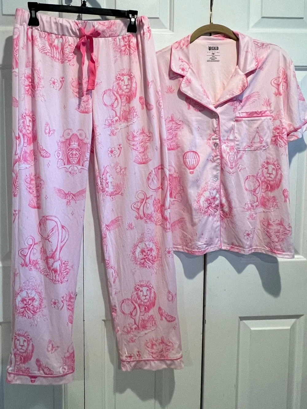 2 Pc “ Wicked” 🩷 Pink Printed Pajama Set - Short Sleeve Top & Pants